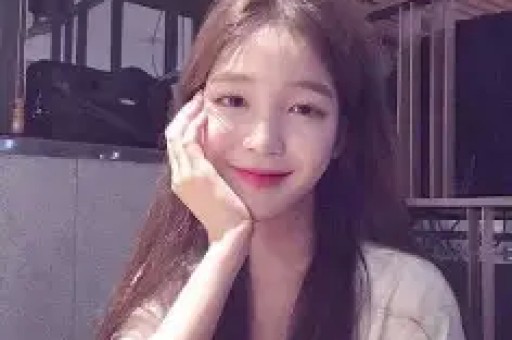 房琪以前是大家心里的“才女”金句一堆粉丝爱看。可这