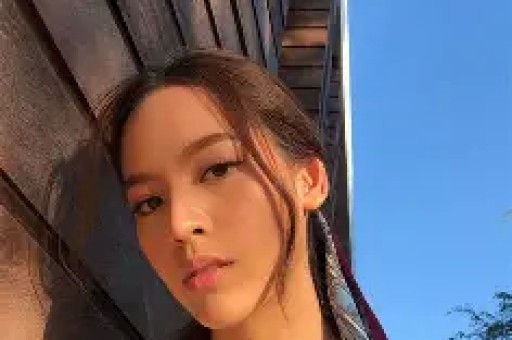 从‘逆袭典范’到‘人设崩塌’：房琪的虚伪面具被撕开